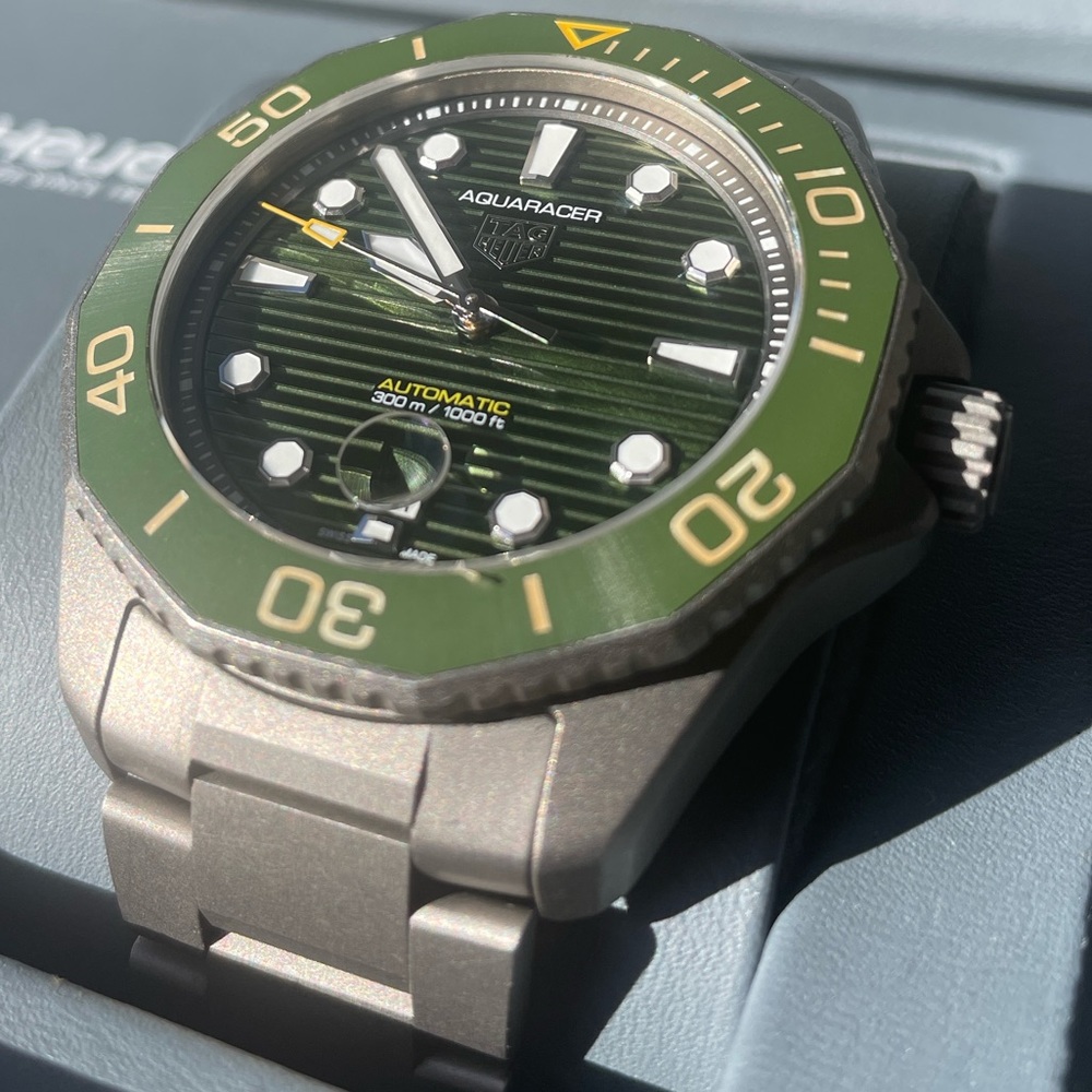 Tag Hueur Aquaracer 300M green face automatic